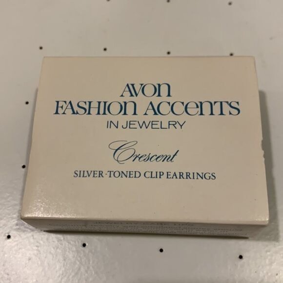 Vintage Avon Crescent Silver Toned Clip Earrings Hoops Hammered 1976 - Picture 6 of 7